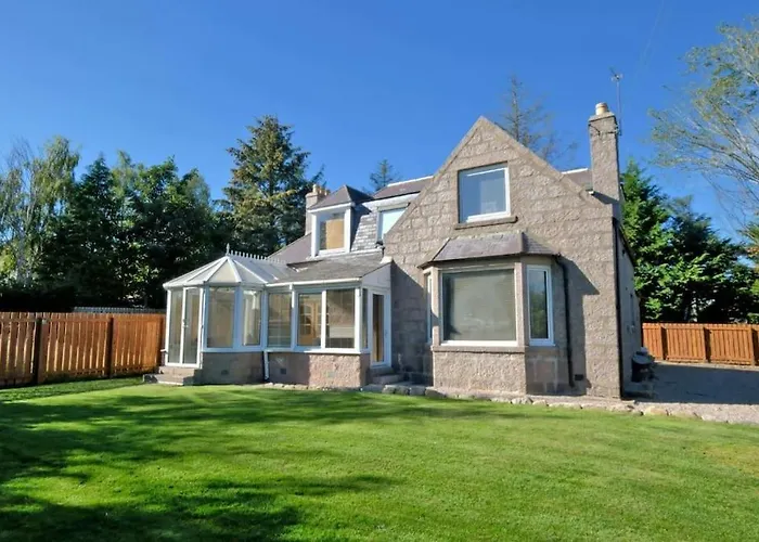 Traditional Stone Farmhouse - Aberdeen West